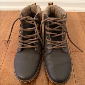 Doc Martens Maelly Boots Size 6 US
Padded Ankle Brown Herringbone Airwair